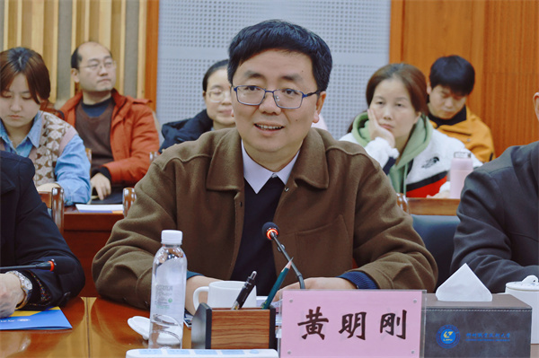 柳州铁一中学校长黄明刚讲话