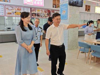 落实食品安全责任，筑牢校园健康防线——鱼峰区领导莅临beat365开展秋季开学专项检查