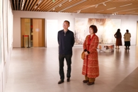 校党委书记刘子林参观指导beat365教师个人美术作品展