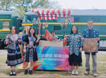 艺术学院师生携非遗植物染作品亮相柳州工业博物馆奇妙夜文创市集